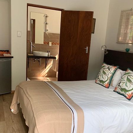 Private room in Ambiente Guest House Knysna Extérieur photo